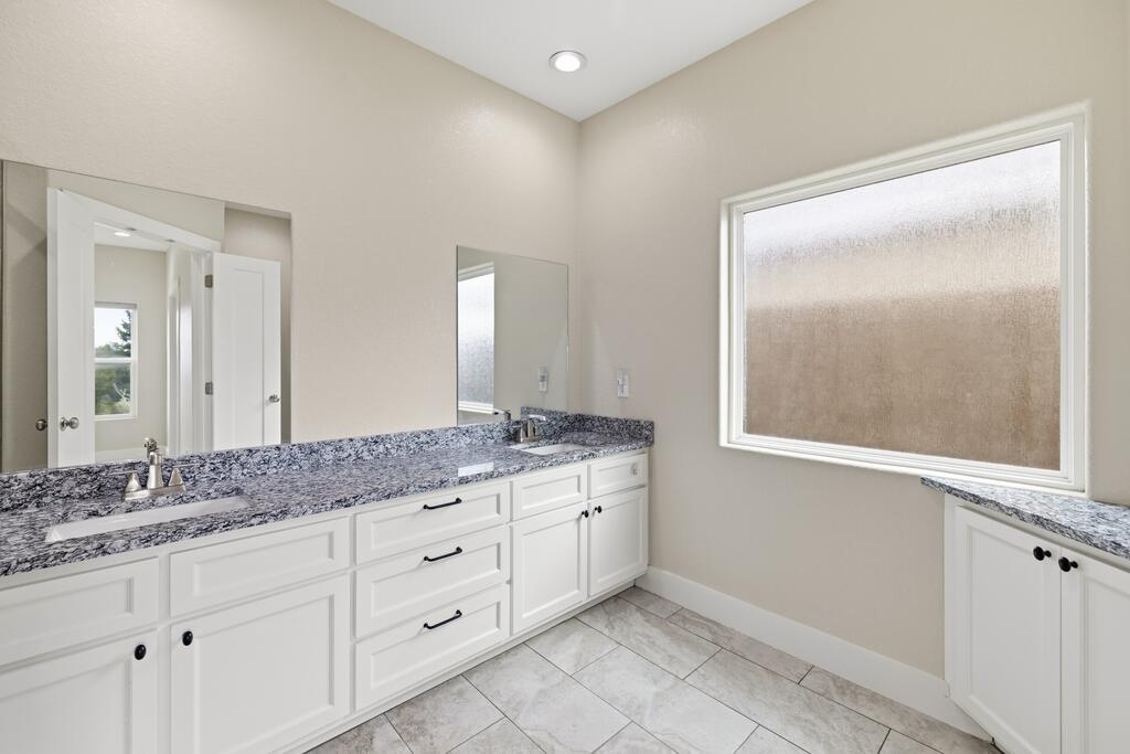 1153 Norfolk Ln Property Photo 10