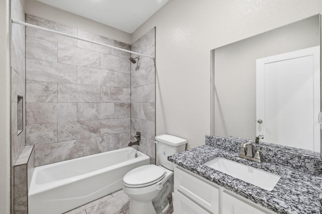 1153 Norfolk Ln Property Photo 14