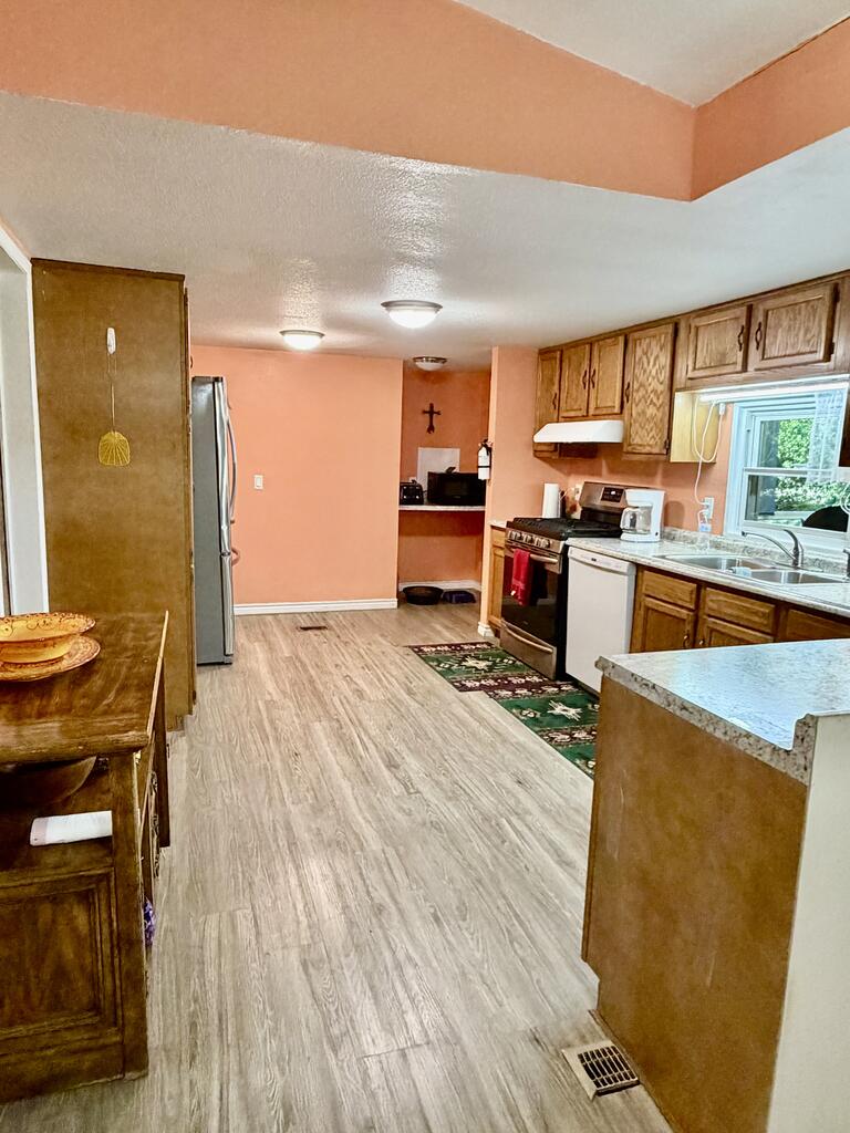 103 Silver Creek Property Photo 5