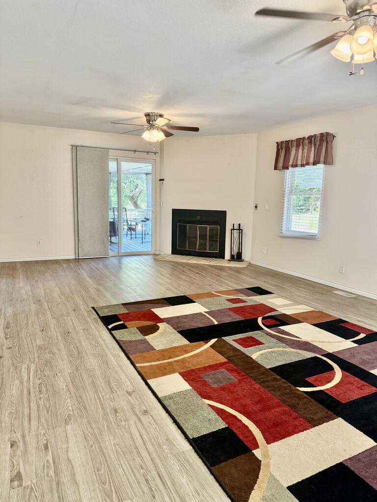 103 Silver Creek Property Photo 8