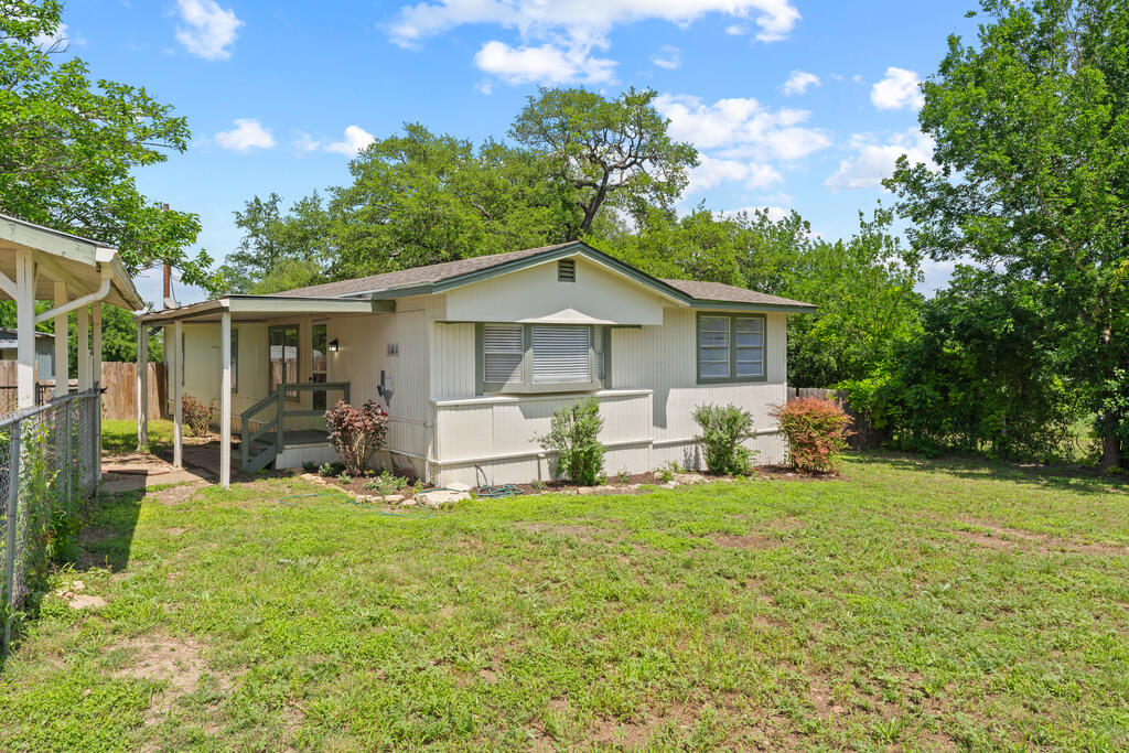 108 E White Wing Property Photo 2