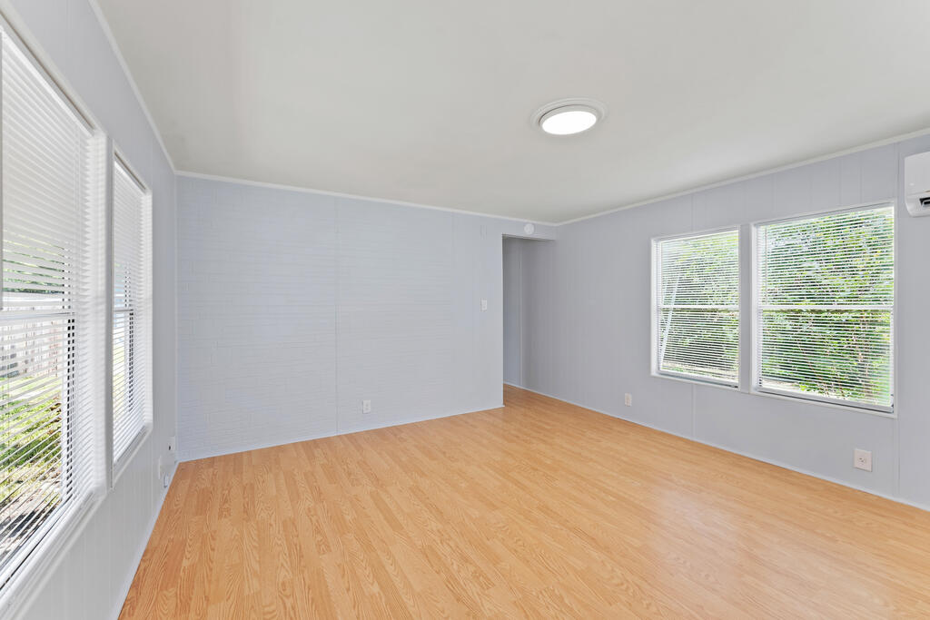 108 E White Wing Property Photo 3