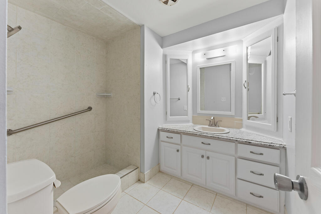 108 E White Wing Property Photo 9