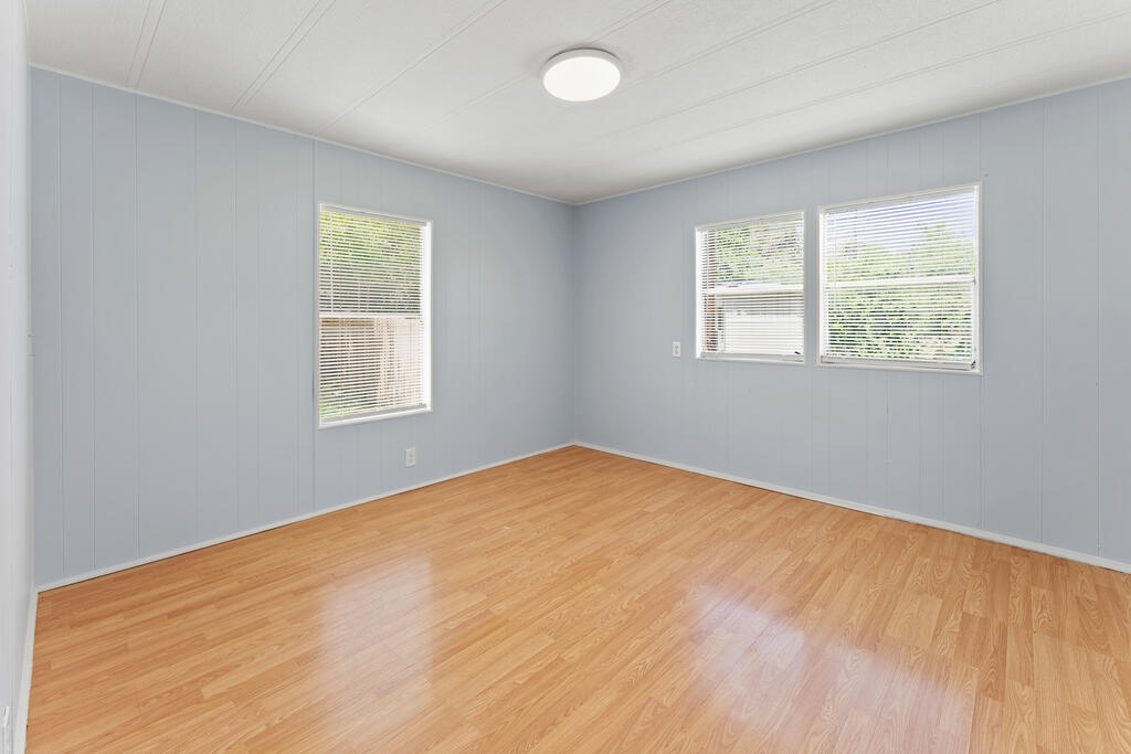 108 E White Wing Property Photo 10