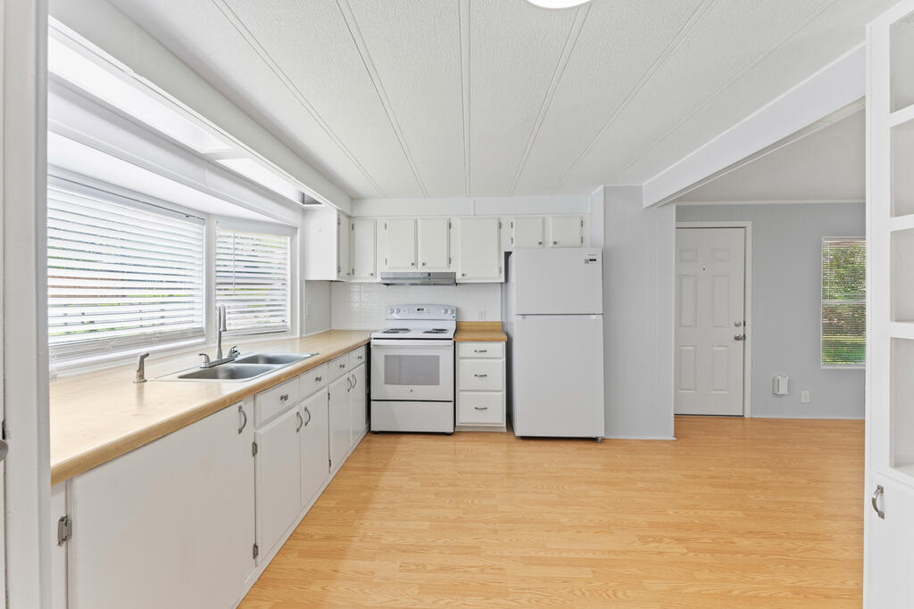 108 E White Wing Property Photo 13