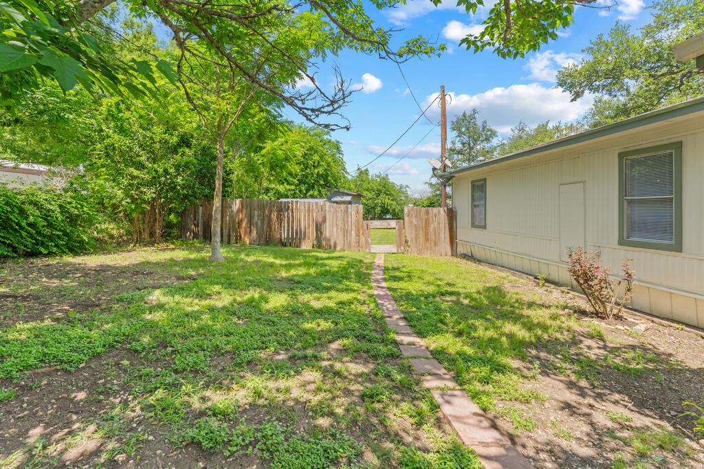 108 E White Wing Property Photo 20