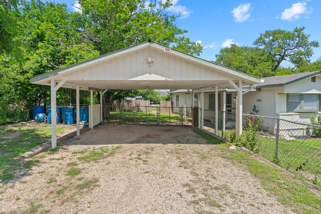 108 E White Wing Property Photo 24