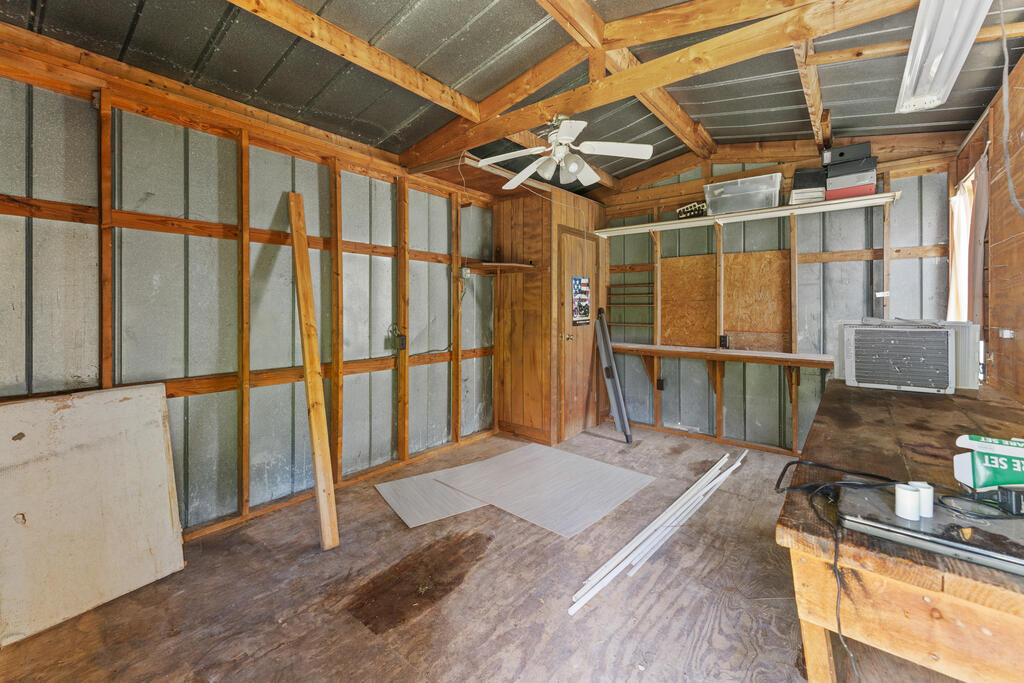 108 E White Wing Property Photo 25