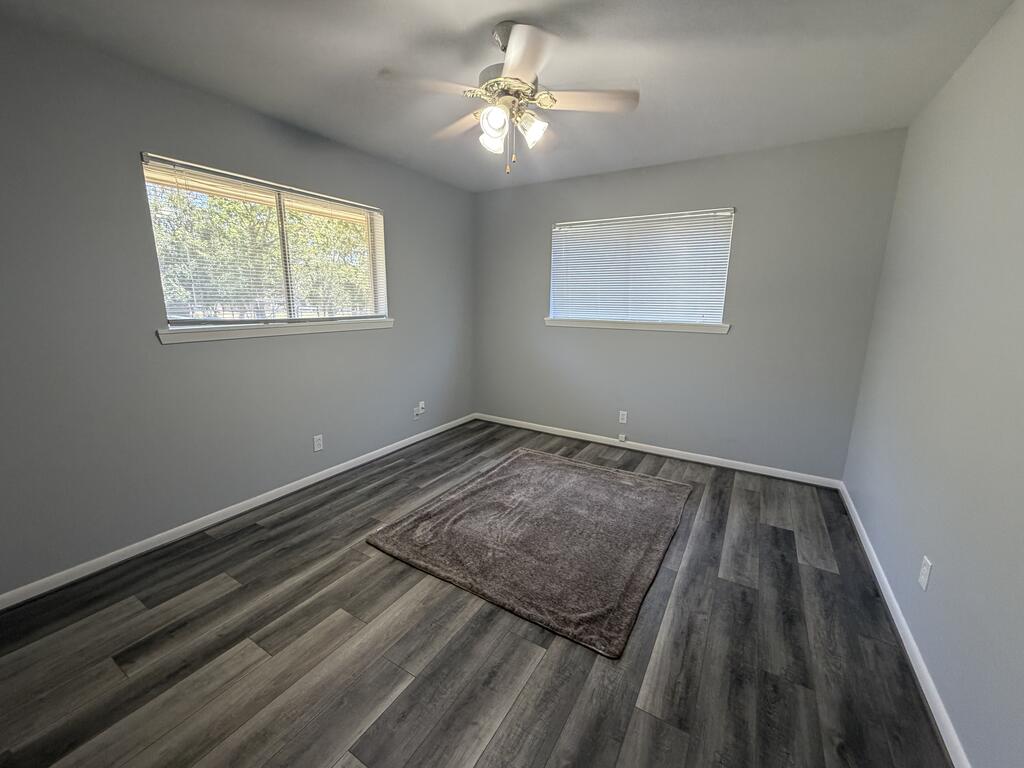 802 Lake Dr Property Photo 5