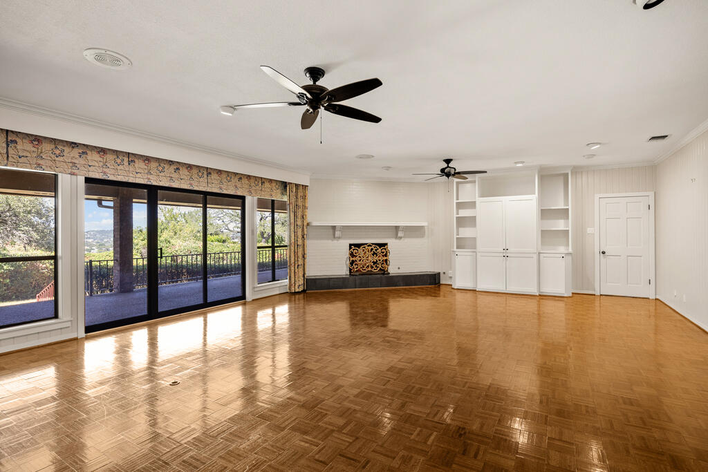 304 Spring Mill Dr Property Photo 7