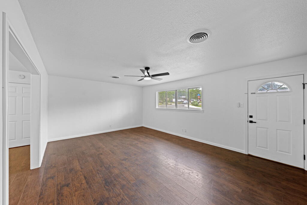 516 Westminster Property Photo 5