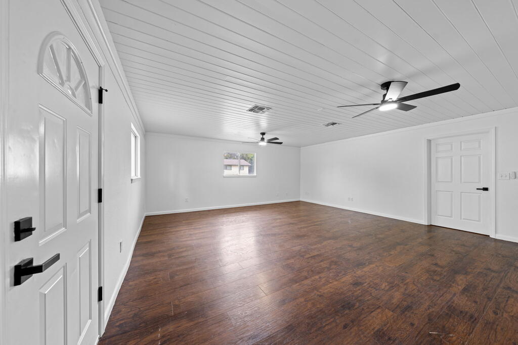 516 Westminster Property Photo 11