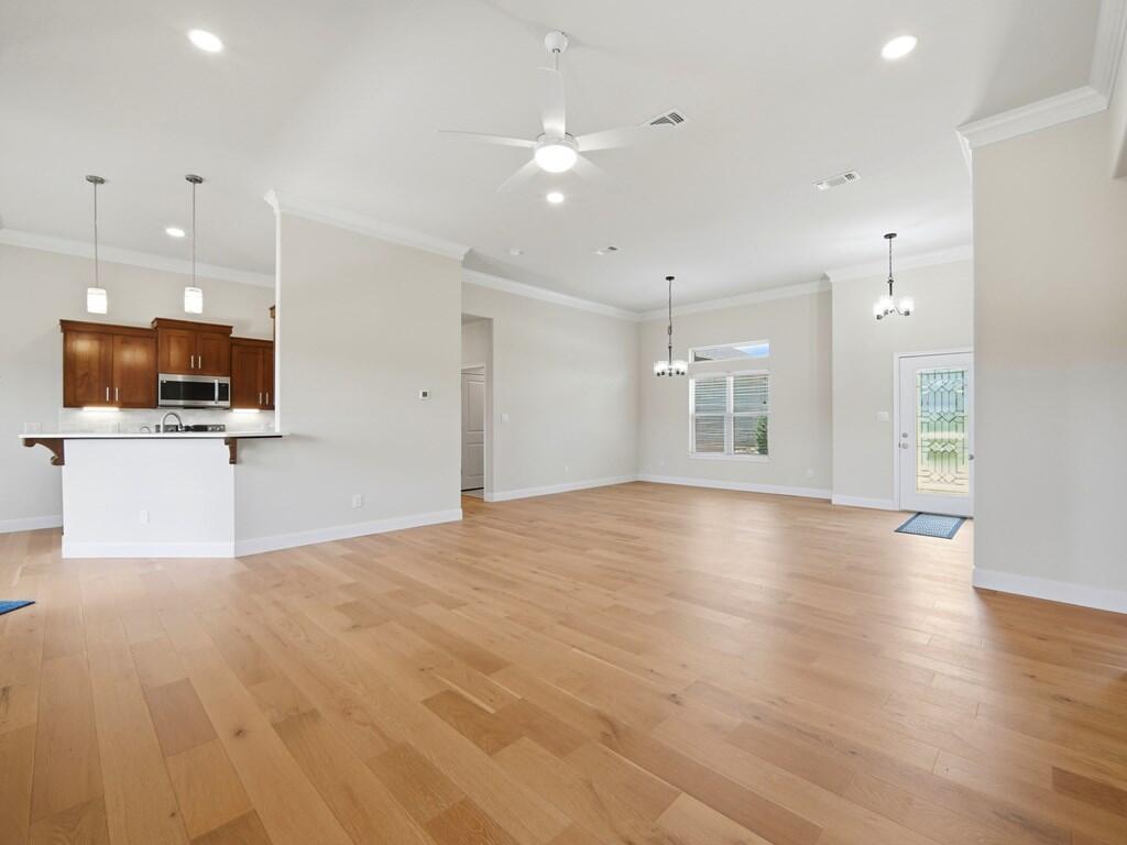2011 Athens Ave Property Photo 7