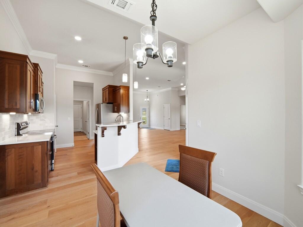 2011 Athens Ave Property Photo 11