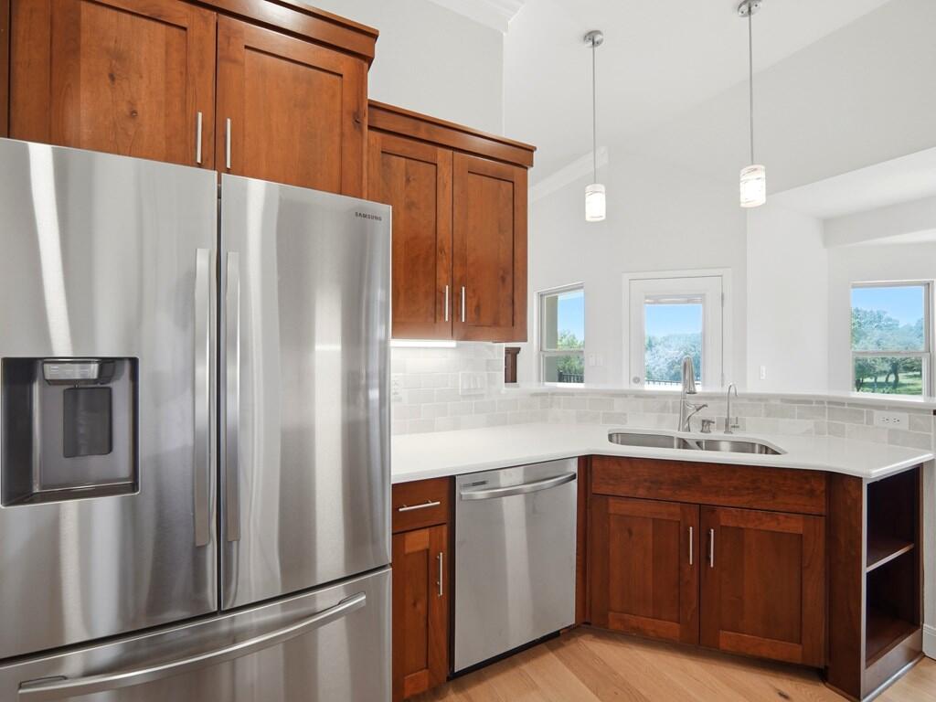 2011 Athens Ave Property Photo 13