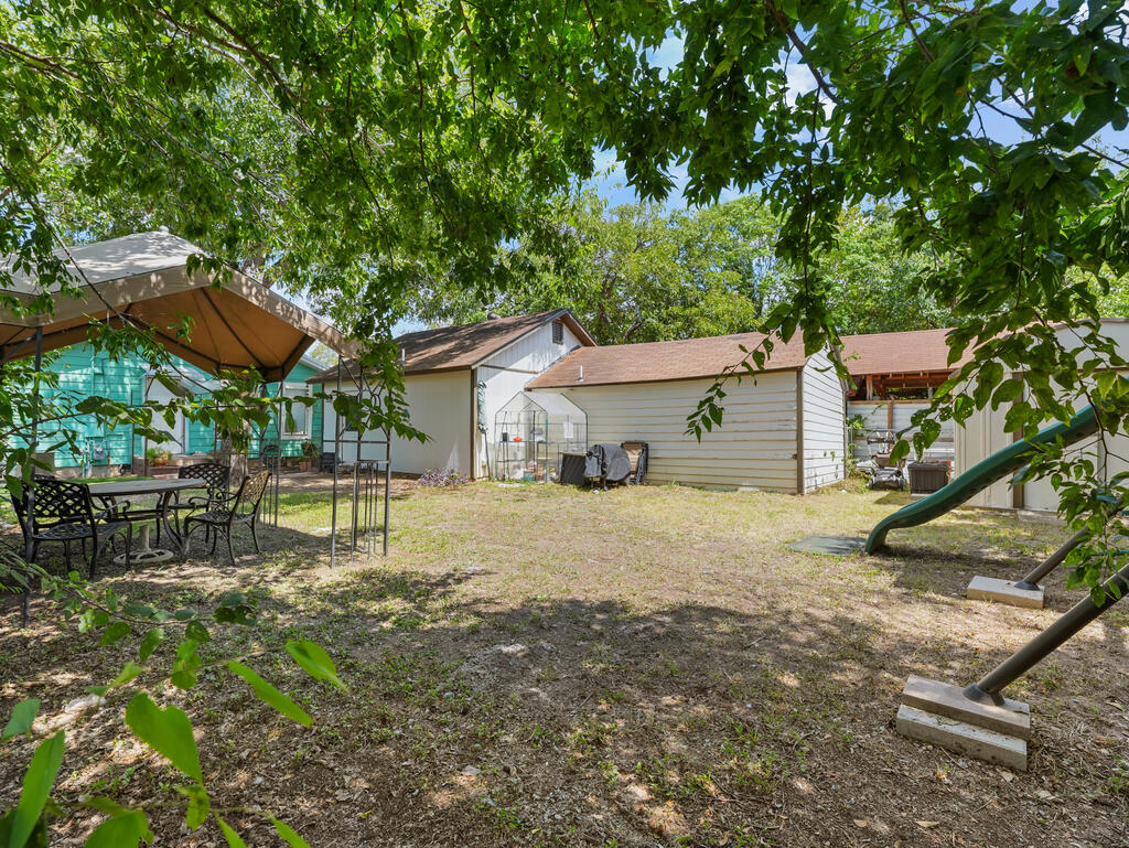 407 Lucille St Property Photo 27