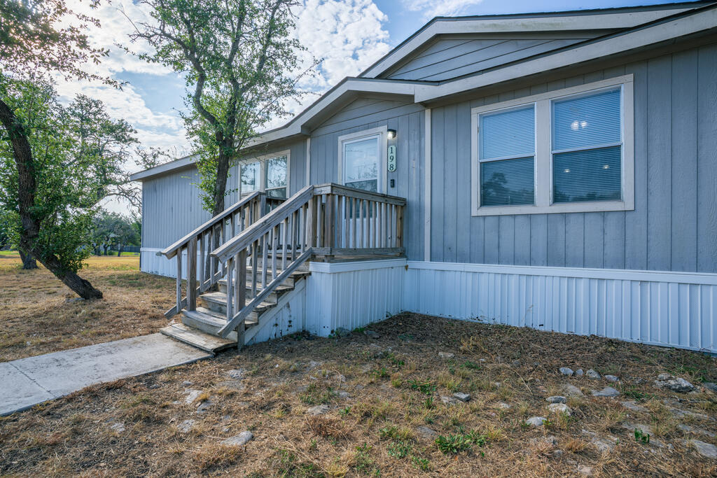 198 Dian Dr Property Photo 4