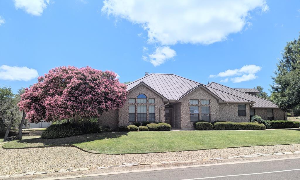 100 Braeburn Circle Property Photo 4