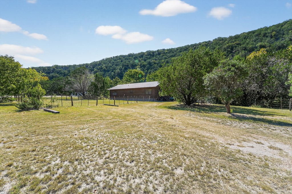 648 Bluff Creek Rd Property Photo 4
