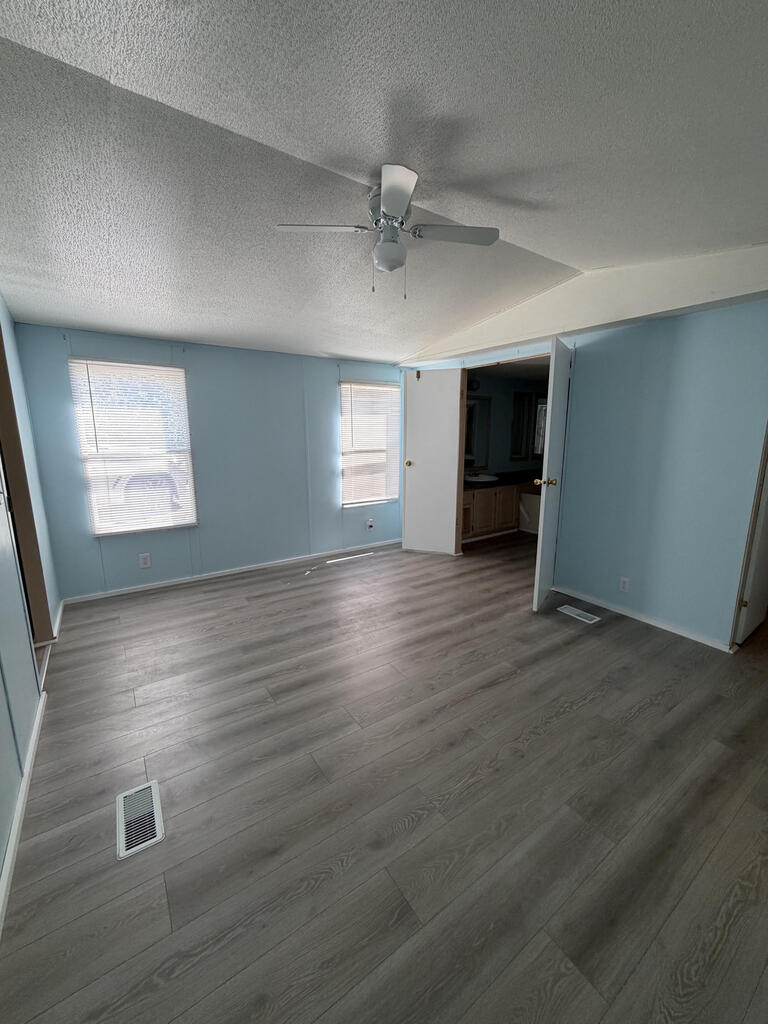 126 S Woodcreek Dr Property Photo 8