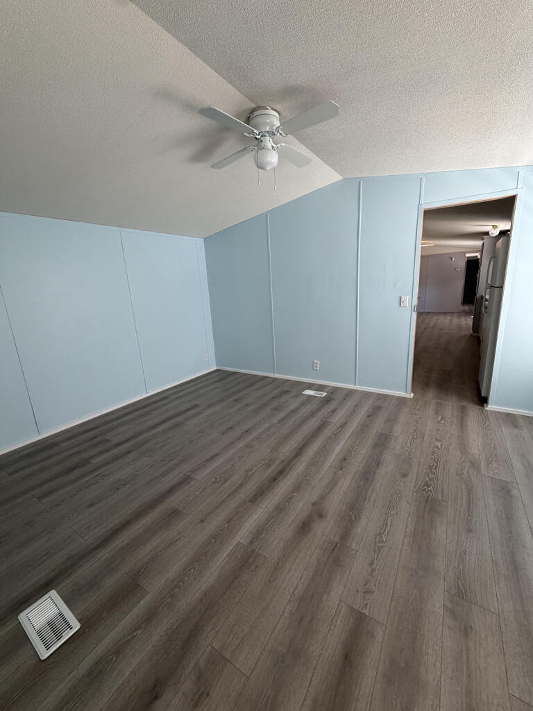 126 S Woodcreek Dr Property Photo 9