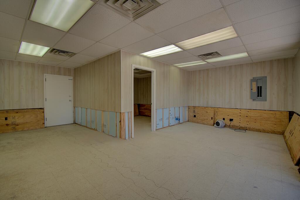 250 #200 W Main St Property Photo 2