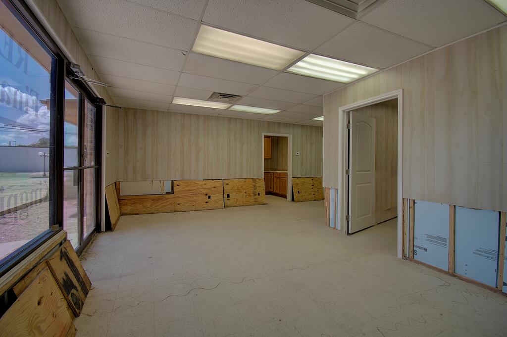 250 #200 W Main St Property Photo 4