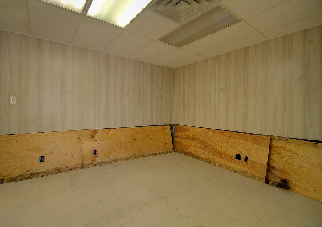 250 #200 W Main St Property Photo 5