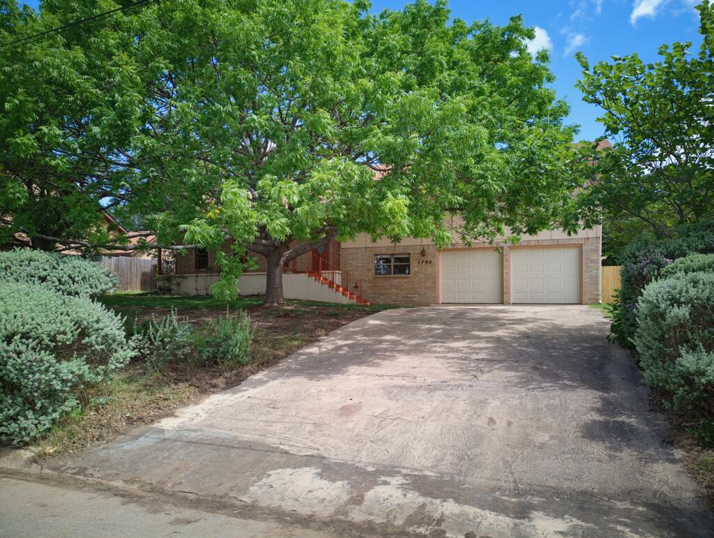 1702 Susan Dr Property Photo 2