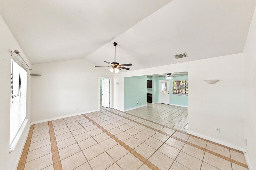 105 S Riverpark Dr Property Photo 5