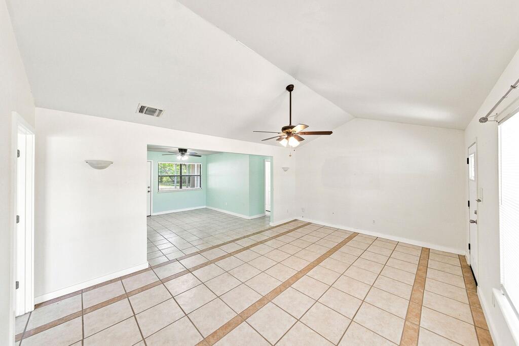 105 S Riverpark Dr Property Photo 9