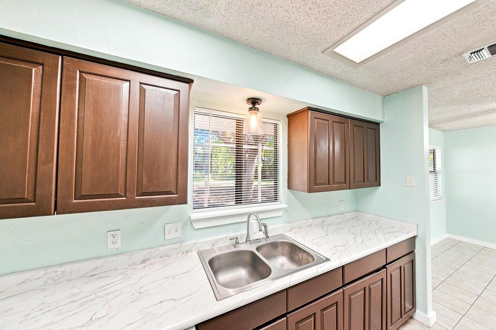 105 S Riverpark Dr Property Photo 14
