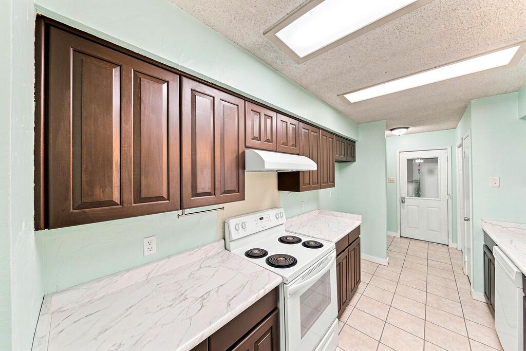 105 S Riverpark Dr Property Photo 15