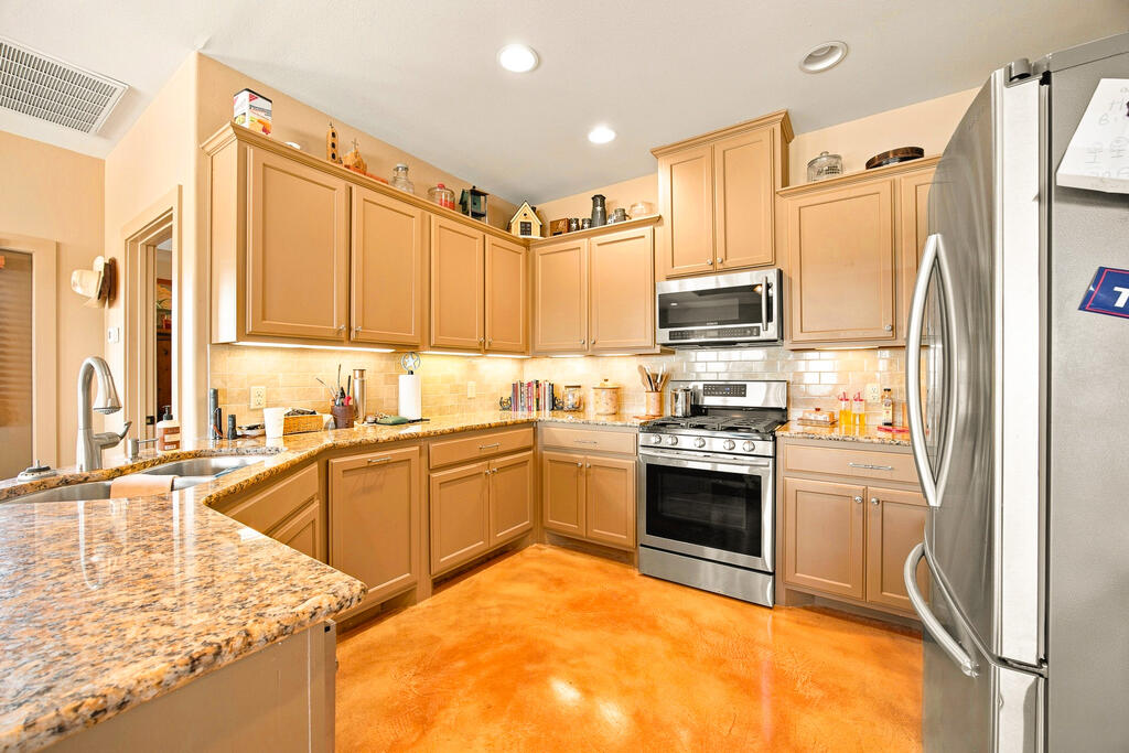125434 Property Photo 18
