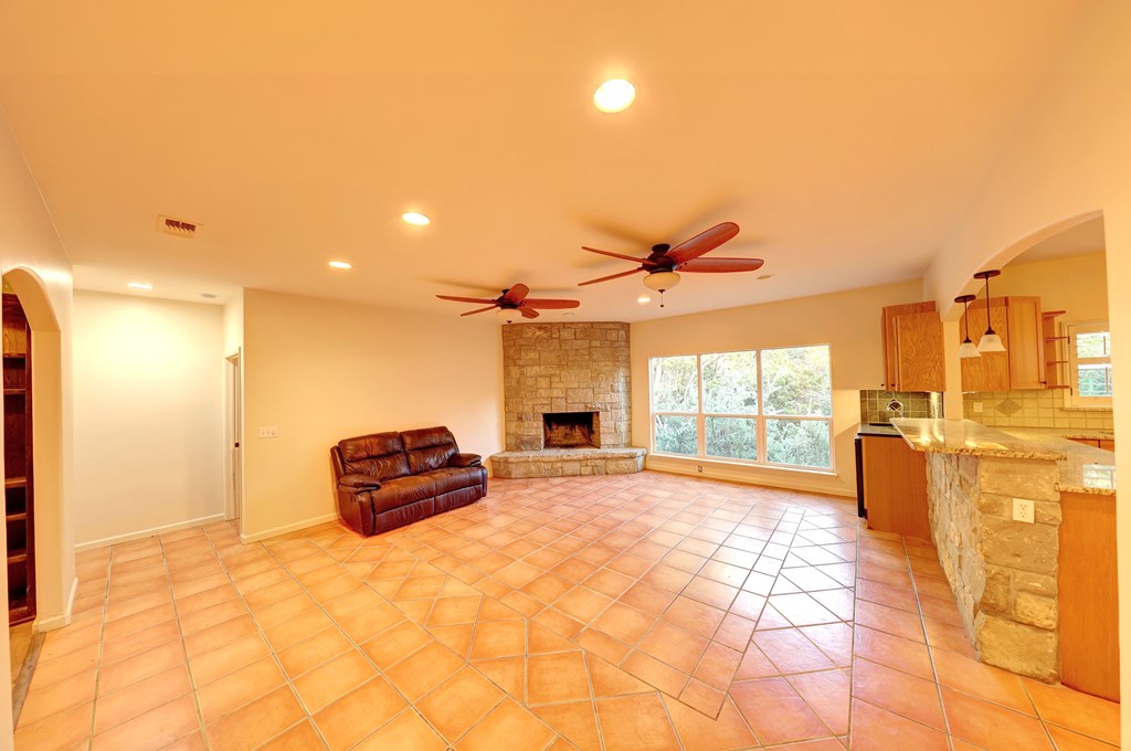 203 Rim Rock Circle W Property Photo 7