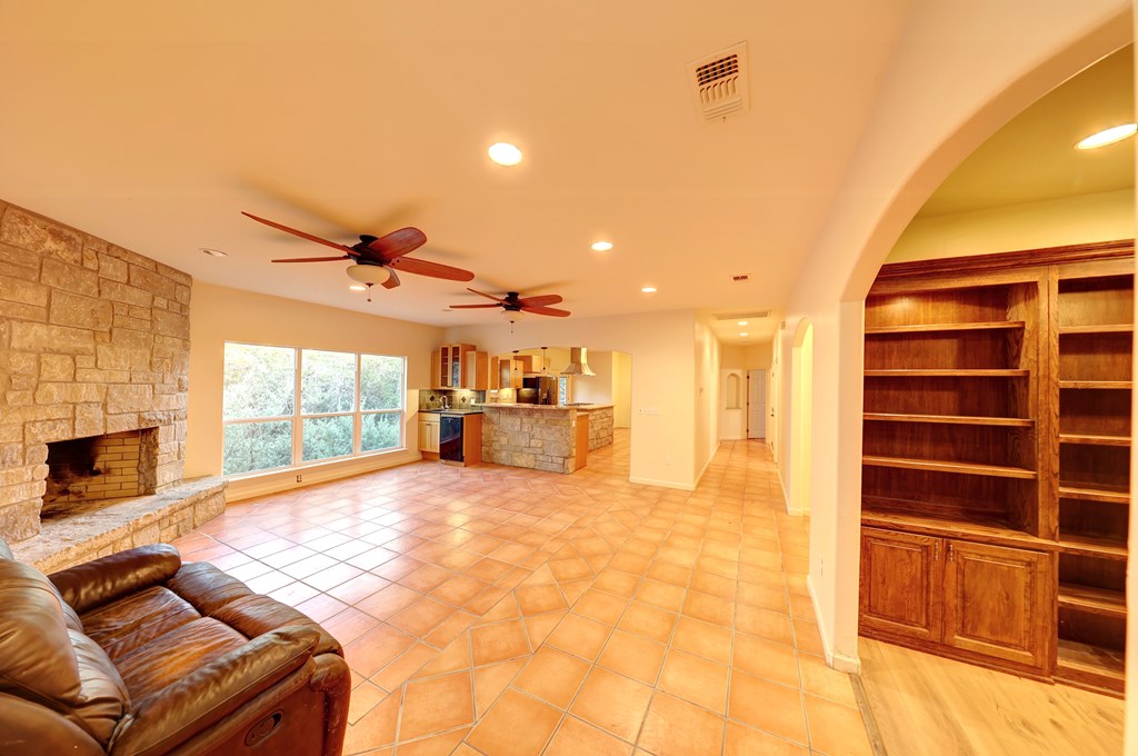 203 Rim Rock Circle W Property Photo 8