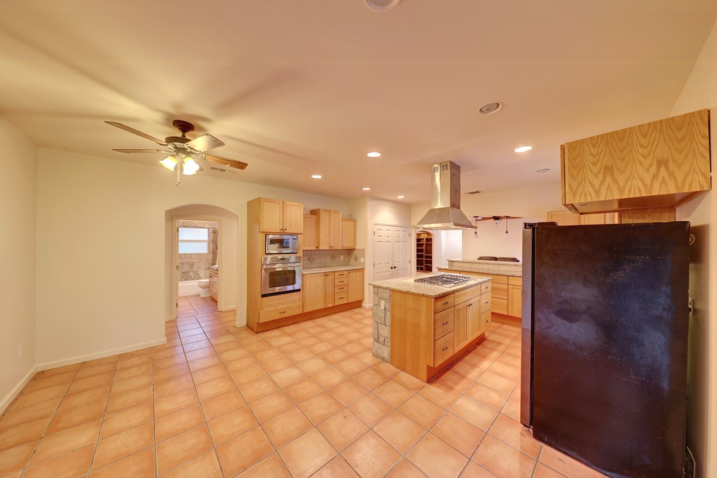 203 Rim Rock Circle W Property Photo 11