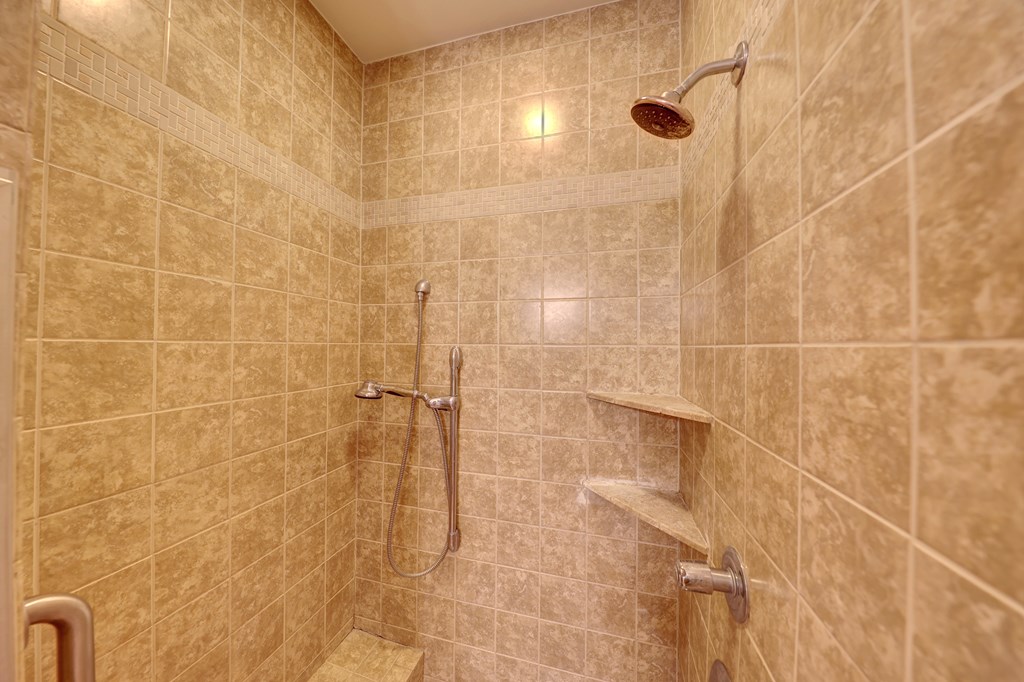 203 Rim Rock Circle W Property Photo 16