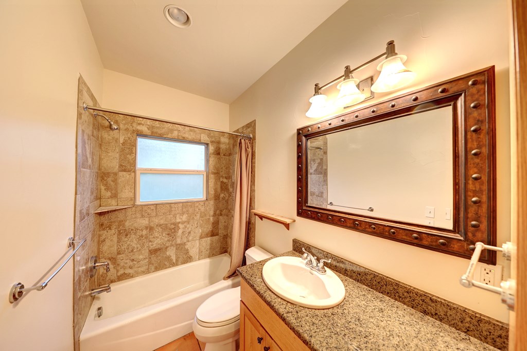 203 Rim Rock Circle W Property Photo 18