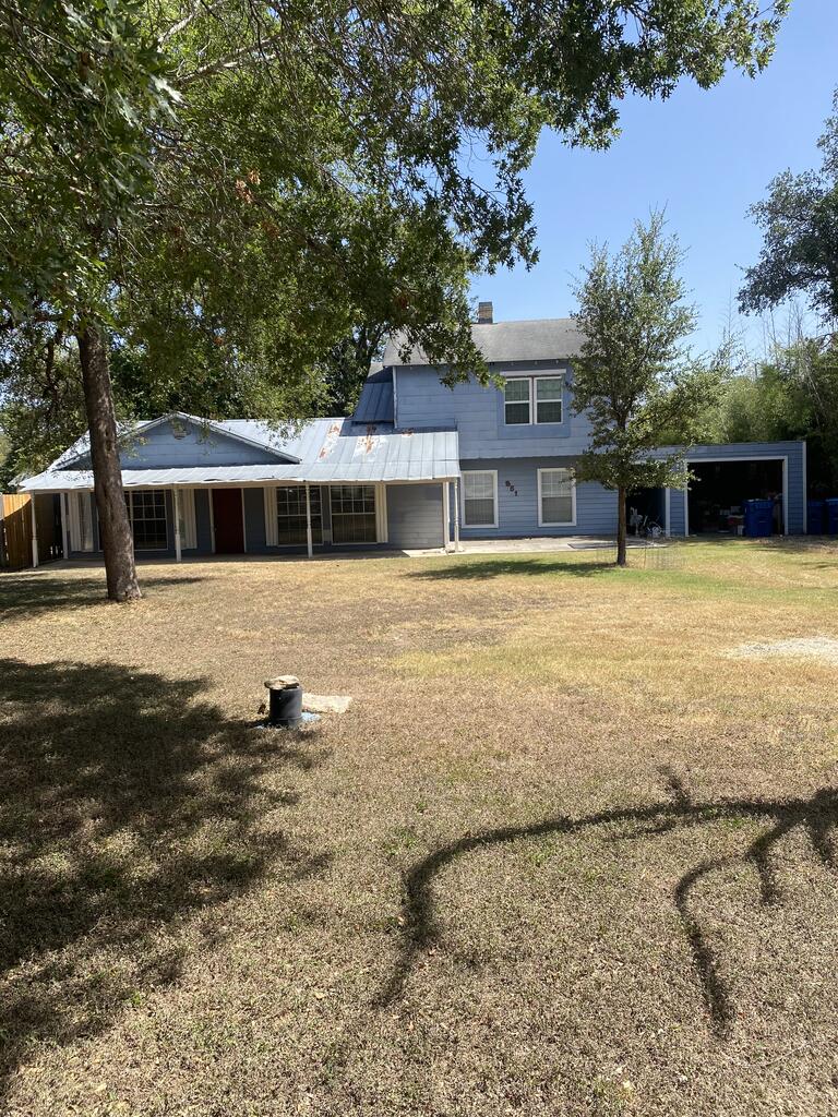 851 Tivy St Property Photo 2