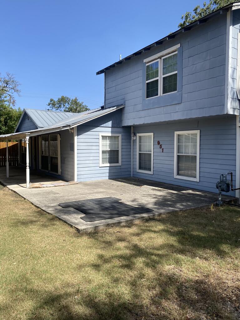 851 Tivy St Property Photo 3