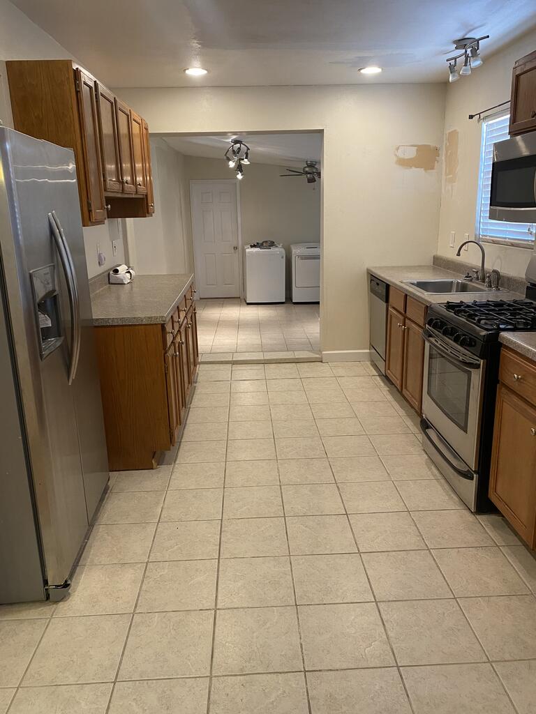 851 Tivy St Property Photo 6