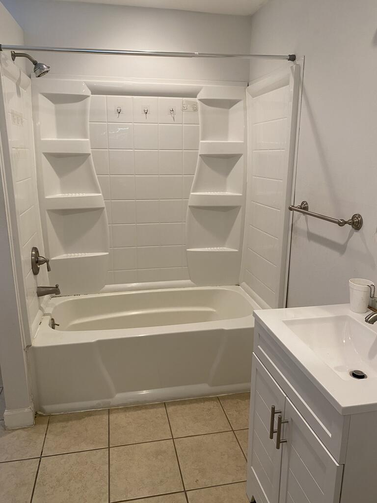851 Tivy St Property Photo 13