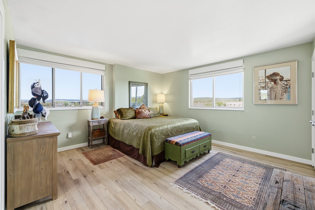 1012 4a Guadalupe St Property Photo 15