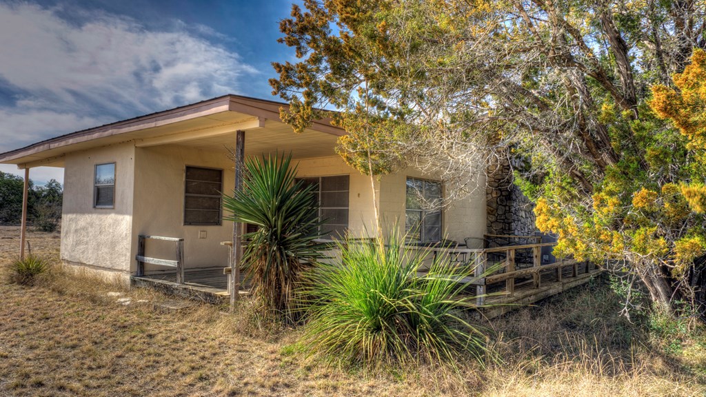 22 Squirrel Bend Property Photo 4