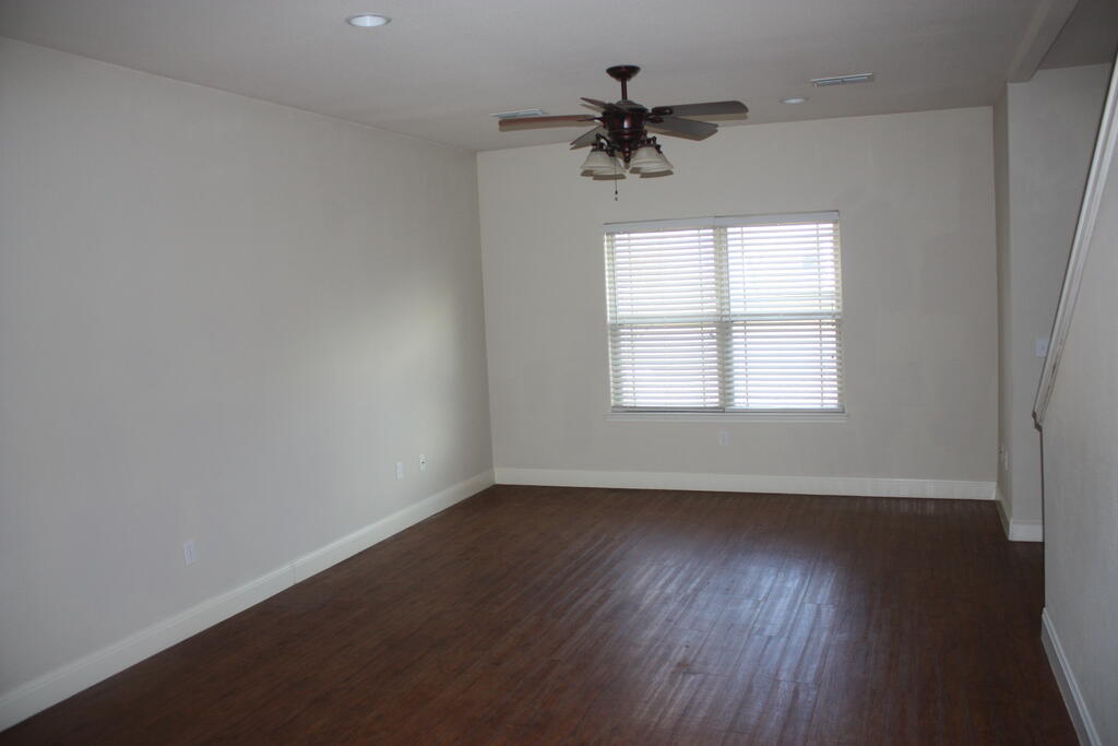 443 Yorktown Blvd Property Photo 2