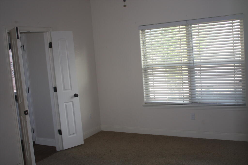 443 Yorktown Blvd Property Photo 8