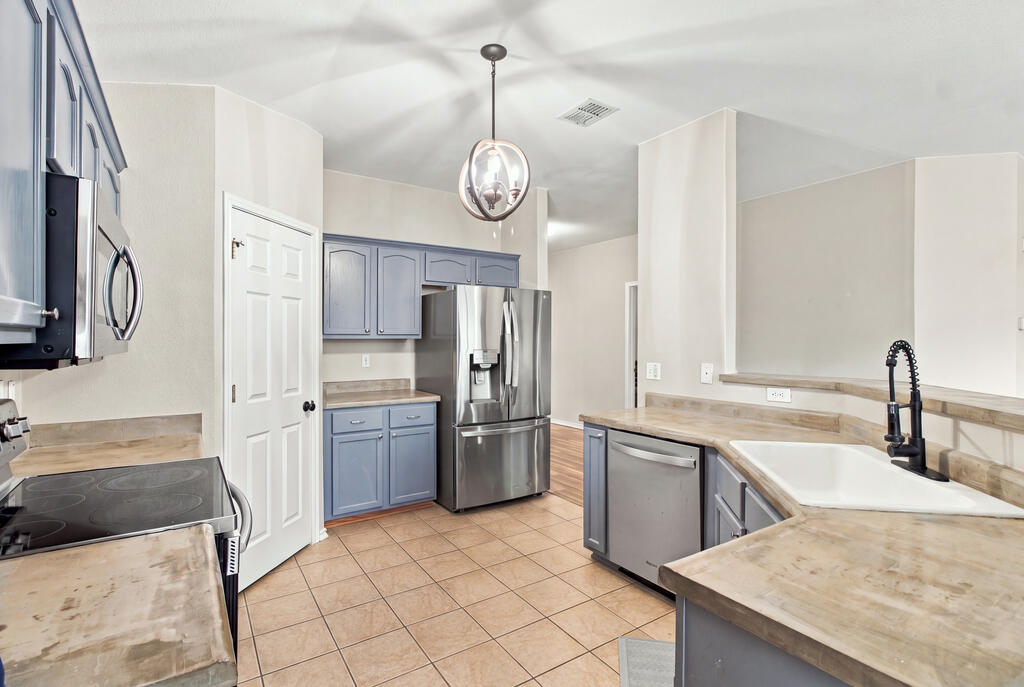 9914 Mustang Isle Property Photo 10