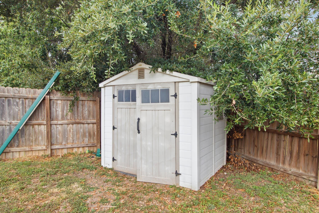 9914 Mustang Isle Property Photo 28