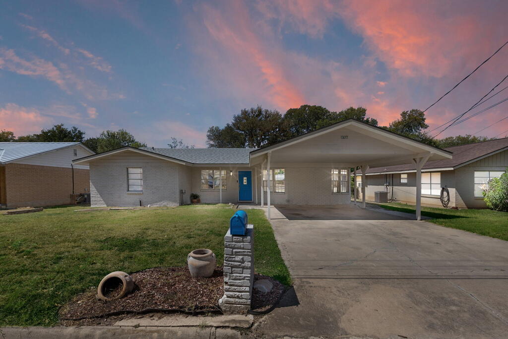 1107 Donna Kay Dr Property Photo 1